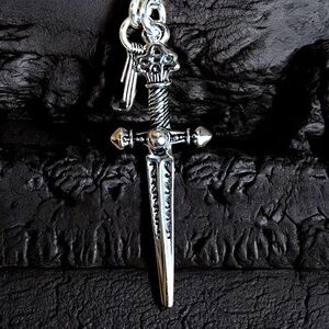Dungeons and Dragons necklace. Dungeons and dragons themed jewelry. Rogue